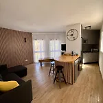 Victoria Apartment, Apartman *
