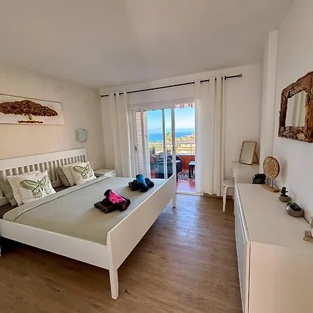Victoria Apartment, אדחה