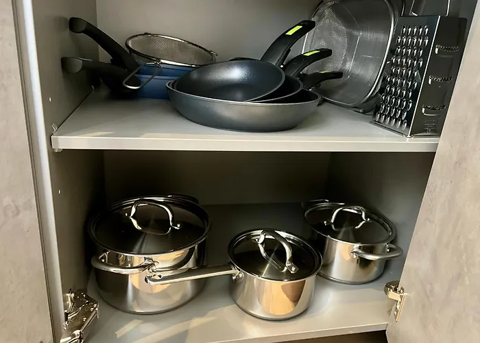 Victoria Apartment, Адехе