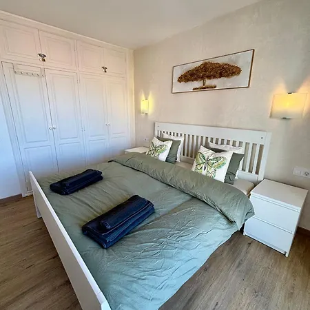 Victoria Apartment, * アデヘ