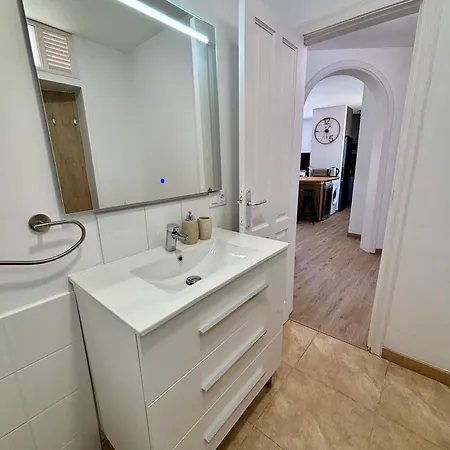 Victoria Apartment, * アデヘ